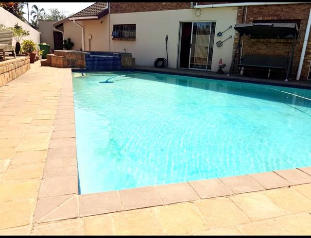 6 BEDROOM HOUSE TO LET IN VELD EN VLEI